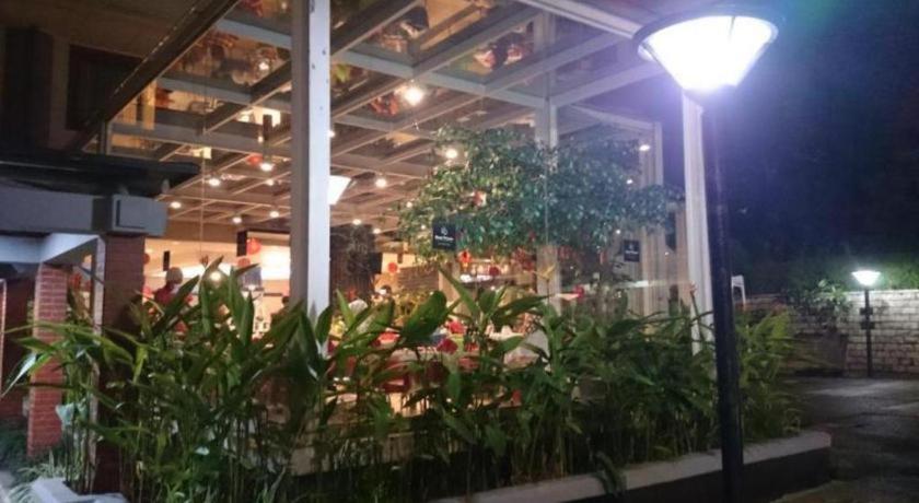 Bumi Wiyata Hotel Depok Zewnętrze zdjęcie