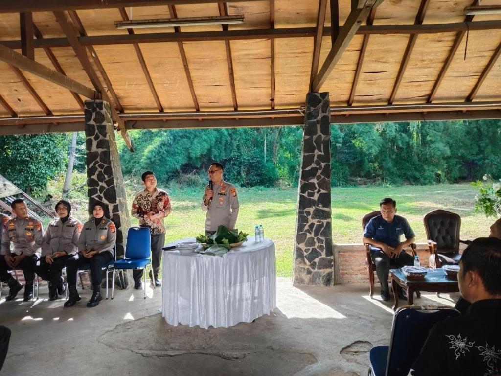 Bumi Wiyata Hotel Depok Zewnętrze zdjęcie